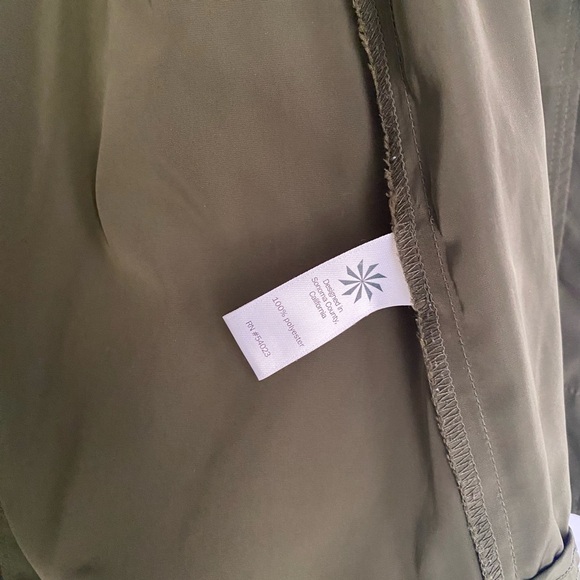 Athleta Drippity Olive Green Windbreaker Jacket Size Medium Light weight - Picture 4 of 13